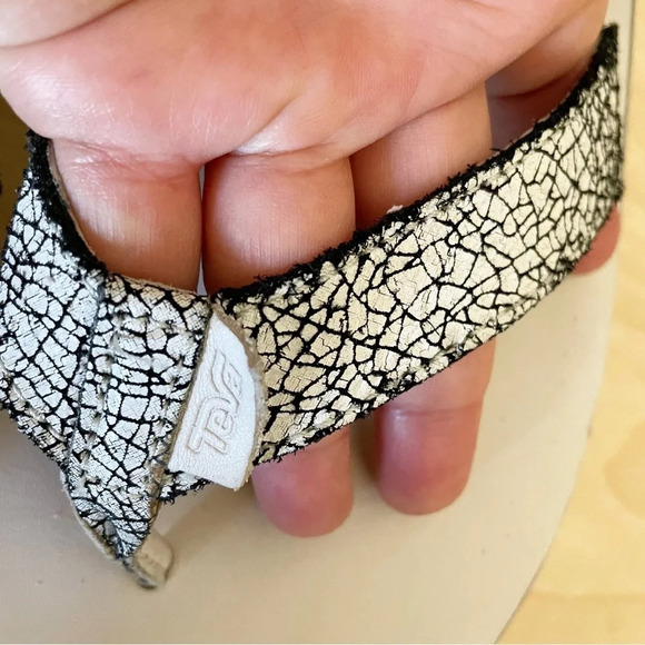 TEVA Cracked Distressed Platform Sandals Sz 9 - Picture 3 of 9